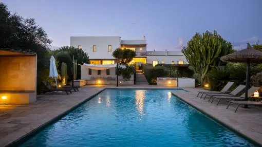 Exclusive Finca with Holiday Rental License and Panoramic Views in Ses Salines