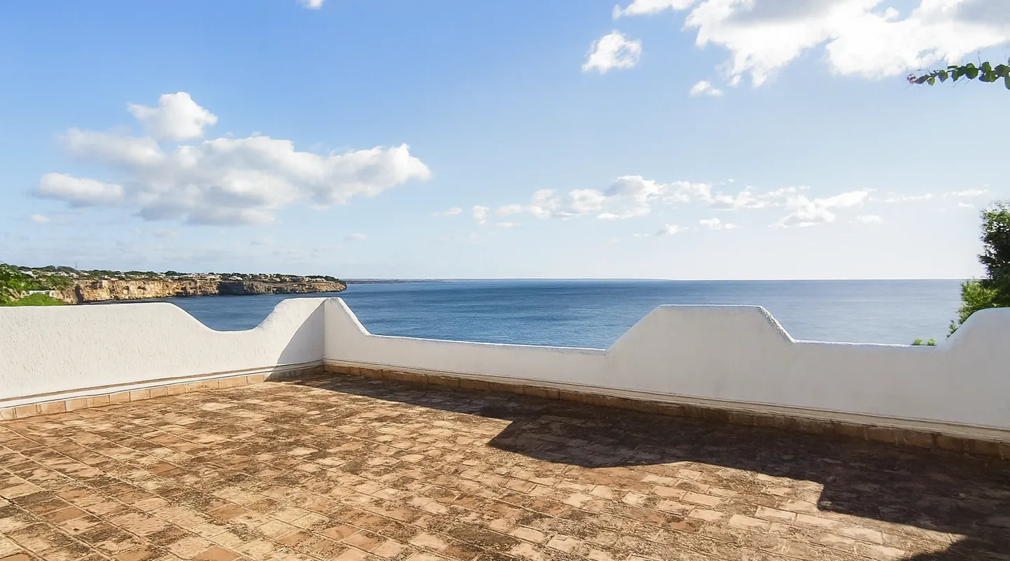 Exclusive frontline villa in Cala Pi with panoramic Mediterranean views