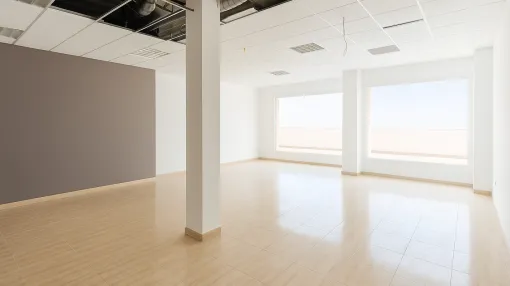 Spacious 363 m² Commercial Premises in Llucmajor – Versatile, Bright & Full of Opportunities