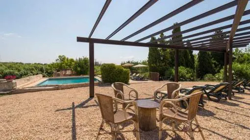 Idyllic property with garden and communal pool for rent in Establiments