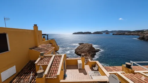 Exclusive Penthouse with Sea Views, Rooftop Terrace and Direct Sea Access in Nova Santa Ponsa