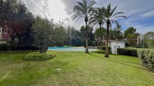 Exclusive luxury apartment with large terrace, two parking spaces and communal pool in Bendinat