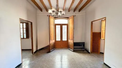 Attractive House/Land in Andratx Village – Single-Family Home or Apartments