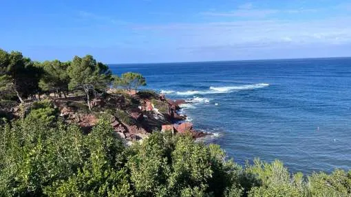Urban plot with basic project next to the sea in Port des Canonge