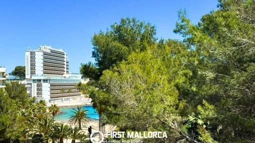 Charming apartment with direct access to Cala Vinyes beach.