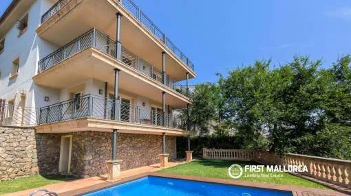 Very well maintained villa with harbour views only a few meters from the beach in Port de Sòller