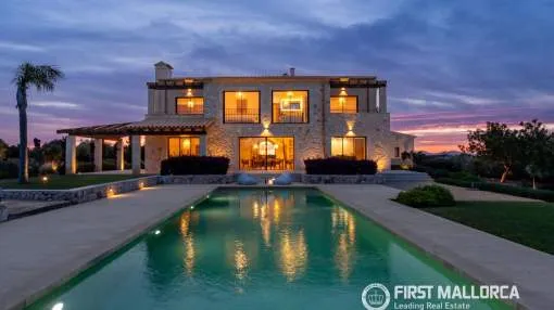 Newly built villa with sea view in Cala llombards