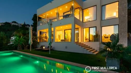 Modern villa with sea views, pool and contemporary furnishings