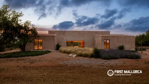 New-build luxury finca with modern design, pool and absolute privacy