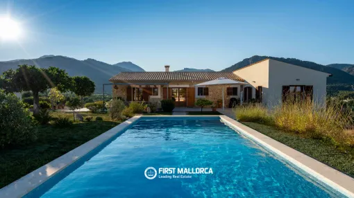 Private hilltop finca with panoramic views near Moscari