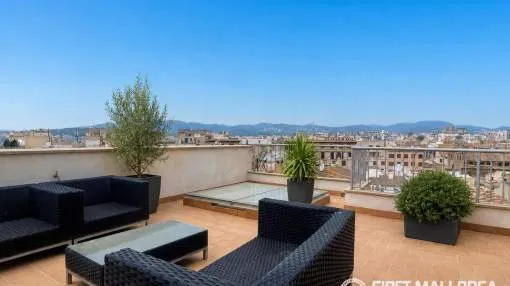 Modern Duplex Penthouse with Private Rooftop Terrace in Palma Old Town for rent