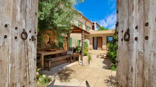 Historic country house in Calvia village with garden and pretty mountain views Historic country house in Calvia village with garden and pretty mountain views