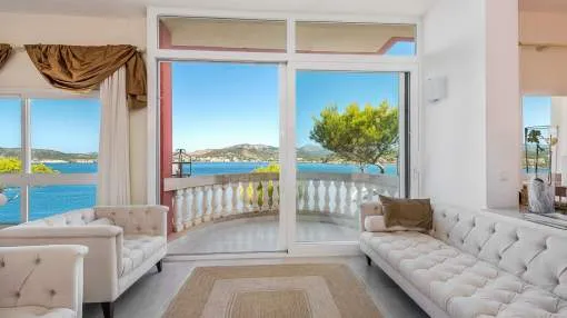 Frontline villa with direct sea access in Santa Ponsa Frontline villa with direct sea access in Santa Ponsa
