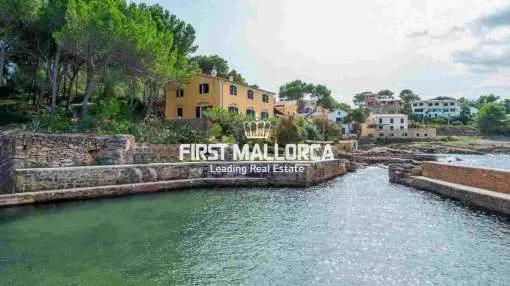 Manor house in an enviable frontline location in Alcúdia with own jetty Manor house in an enviable frontline location in Alcúdia with own jetty