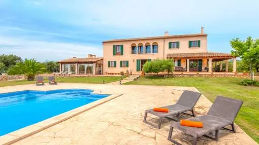 Delightful finca with fantastic sea views near Portocolom