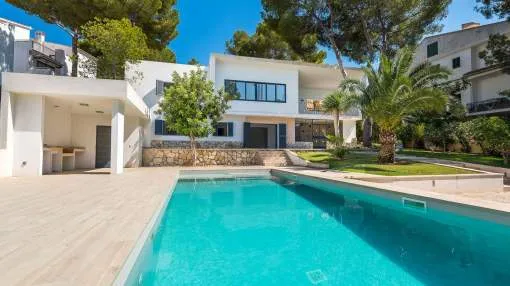 Bright contemporary villa with sea views in Santa Ponsa Bright contemporary villa with sea views in Santa Ponsa