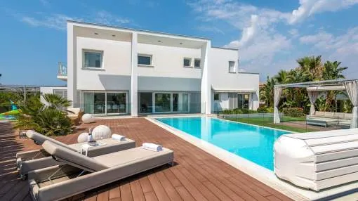 Bright and modern villa with stunning panoramic views in Santa Ponsa