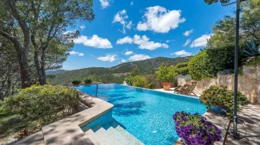 Villa with fantastic sea and mountain views in Costa d'en Blanes