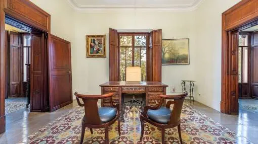 Art Nouveau-style apartment with historic features from the early 20th century in Palma