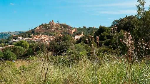 Plot at the outskirts of Capdepera with fantastic sea and castle views