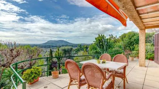 Mallorcan townhouse with spectacular panoramic views in Buger