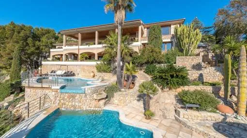 Imposing villa with panoramic views over the harbour of Puerto Pollensa