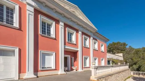 Neoclassical-style villa with sea views in Bendinat
