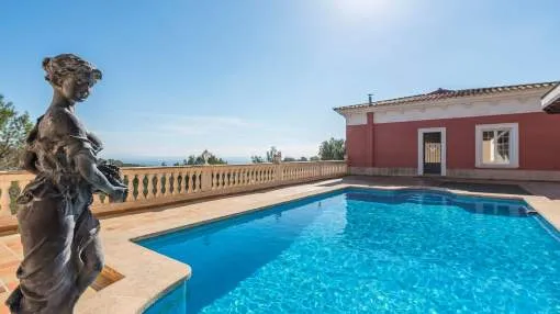 Neoclassical-style villa with sea views in Bendinat Neoclassical-style villa with sea views in Bendinat