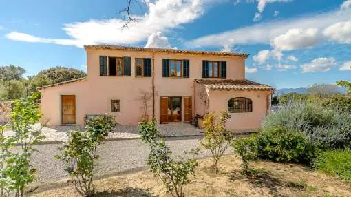 Pristine country property with a beautiful garden close to Muro