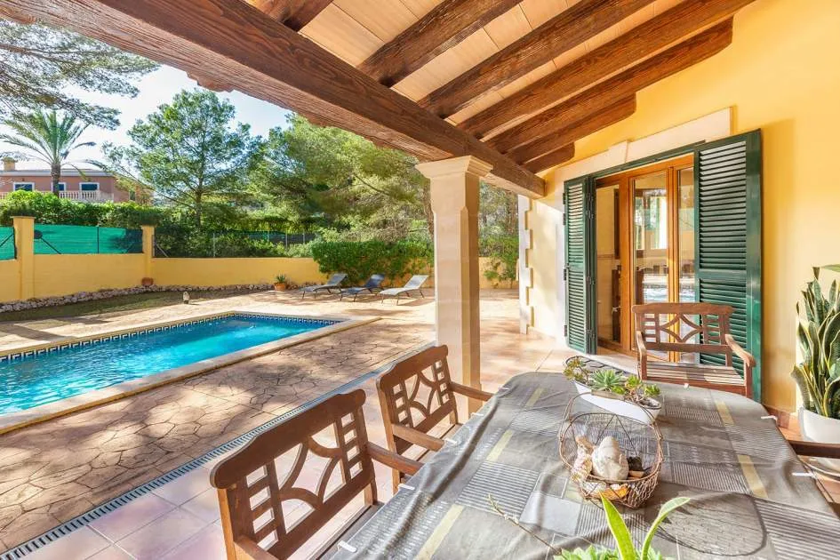 Sunny Mediterranean villa in a tranquil area close to the harbour