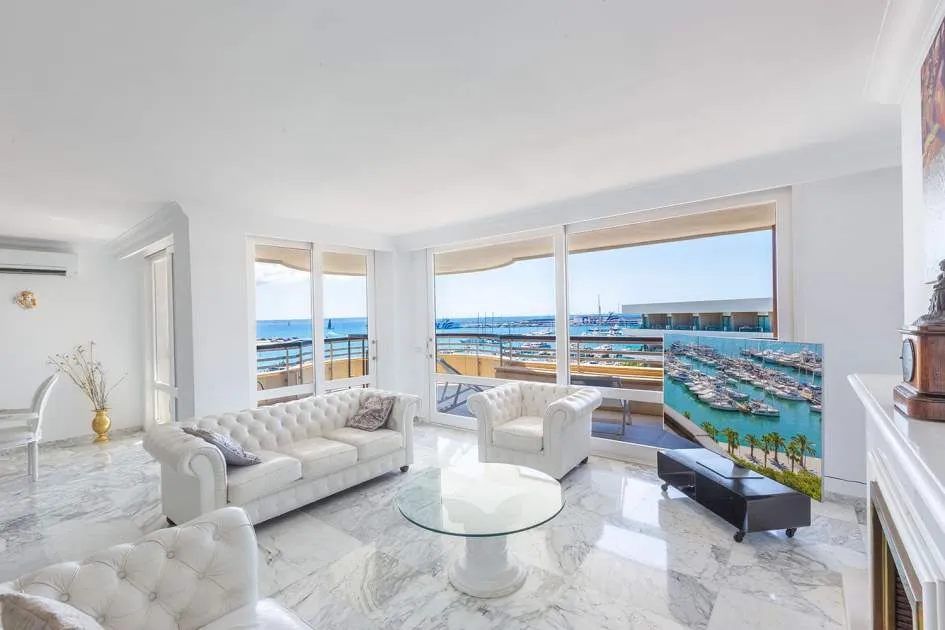 Penthouse in 1st sea line with magnificent harbour view