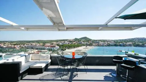 Penthouse close to the beach with sensational sea views