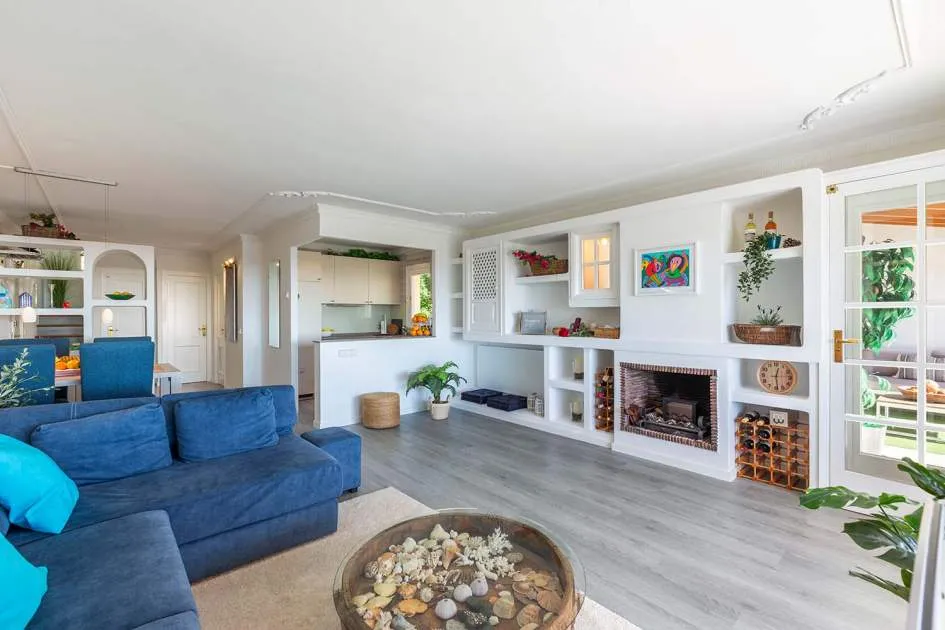 Sunny duplex penthouse with stunning panoramic sea views
