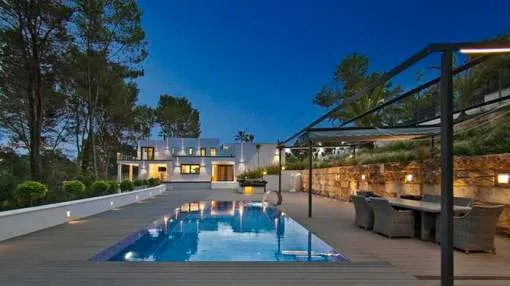 Top quality luxurious designer villa situated directly on the golf course Top quality luxurious designer villa situated directly on the golf course