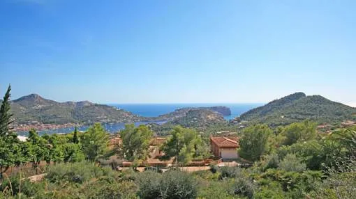 Unique plot of land in an exclusive location with sensational sea and port views