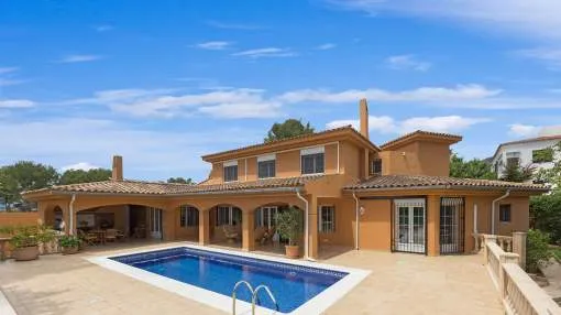 Attractive Mediterranean villa with pool in preferred residential area close to Palma