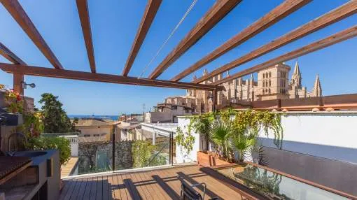 Magnificent residence with pool in the heart of the city with sea and cathedral views