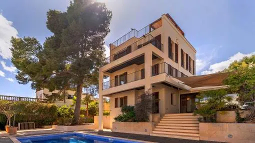 Unique town house with panoramic sea views and roof terrace Unique town house with panoramic sea views and roof terrace