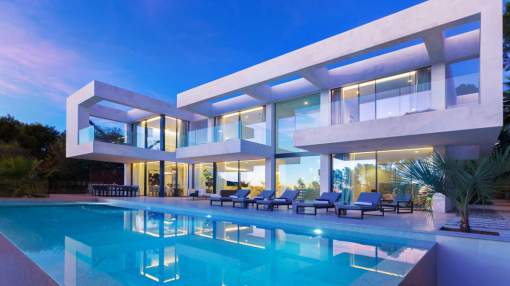 Impressive villa in a privileged location with extravagant living comfort Impressive villa in a privileged location with extravagant living comfort