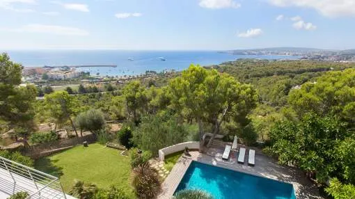 Exclusive villa in sought-after neighbourhood with stunning views
