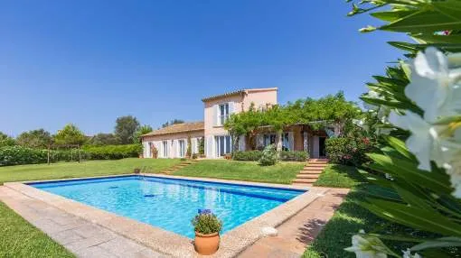 Spacious property with a pool and beautiful panoramic views Spacious property with a pool and beautiful panoramic views