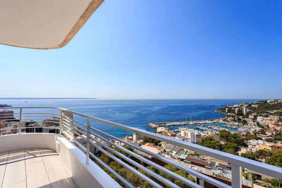 Dream apartment with 360 º panoramic view close to a beach and a golf course