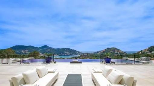 Lxurious turnkey villa with views overlooking the 100.000 m² natural landscape Lxurious turnkey villa with views overlooking the 100.000 m² natural landscape