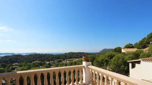 Sunny 3-bedroom duplex penthouse with sea and panoramic views