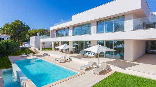 Modern villa with luxurious interior in excellent location Modern villa with luxurious interior in excellent location