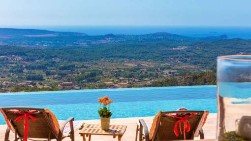 Luxurious finca-style property in privileged location Luxurious finca-style property in privileged location