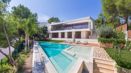 Elegant luxury villa in front line of the harbour – Optionally mooring Elegant luxury villa in front line of the harbour – Optionally mooring