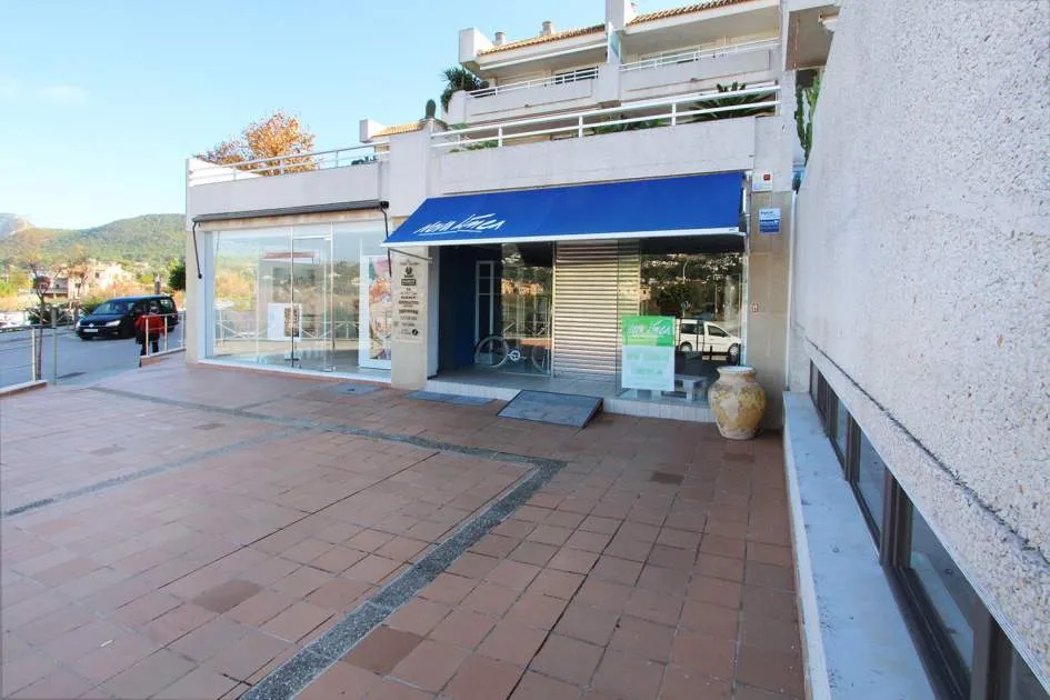 COMMERCIAL: business premises in 1st sea line of the harbour