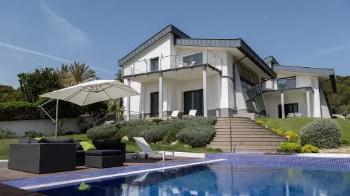 Spectacular high tech villa with breathtaking sea views Spectacular high tech villa with breathtaking sea views
