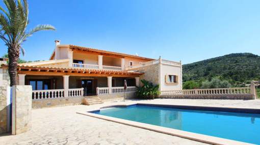 Spacious 5-bedroom country house with guest apartment for rent Spacious 5-bedroom country house with guest apartment for rent